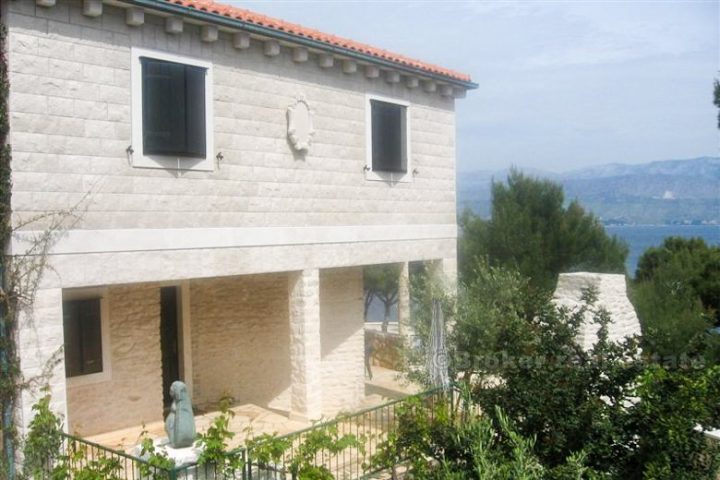 Beautiful stone villa in the first line to the sea, for sale