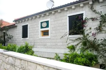 Beautiful stone villa in the first line to the sea, for sale