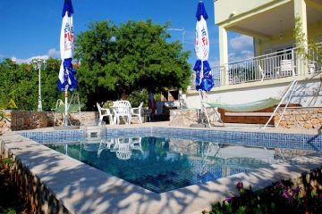 House / Villa with swimming pool, for sale