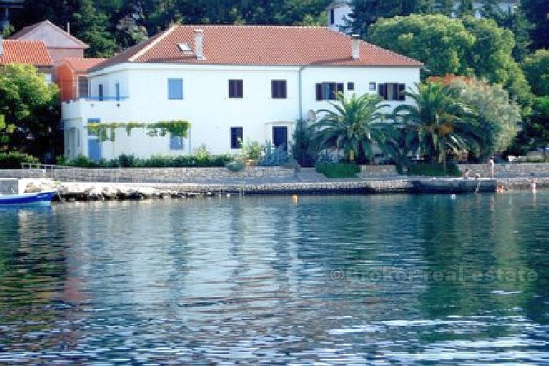 Villa auf einer Elite-Lage, in der 1. Reihe zum Meer, zum Verkauf