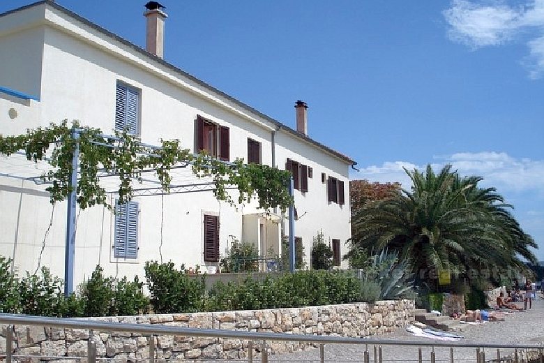 Villa on an elite location, at the 1st row to the sea, for sale