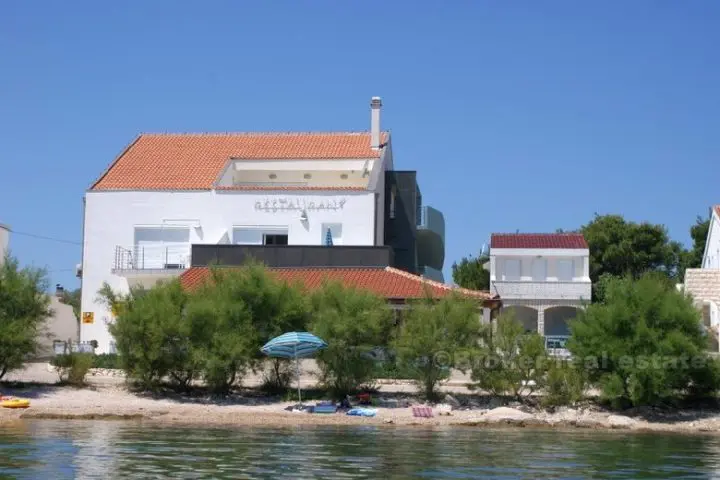 Small hotel at the first row to the sea, for sale