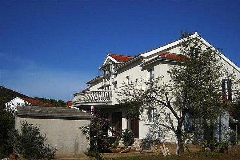 Villa in the 1st row to the sea, for sale