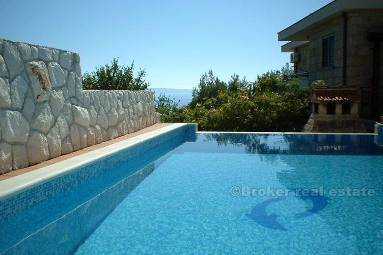 Villa con piscina, in vendita