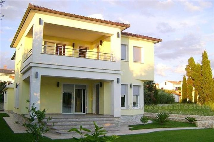 Beautiful villa right by the sea, for sale