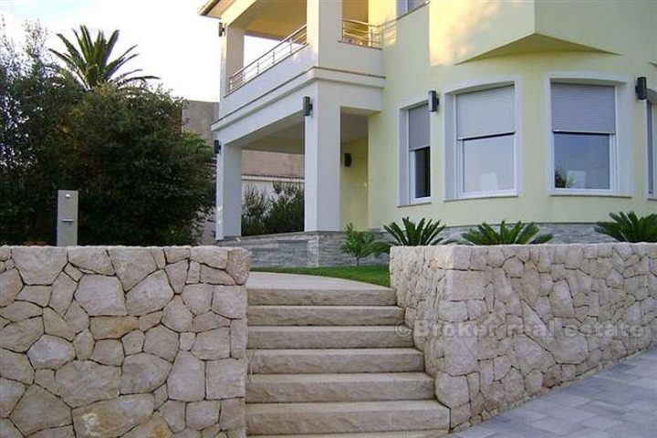 Beautiful villa right by the sea, for sale