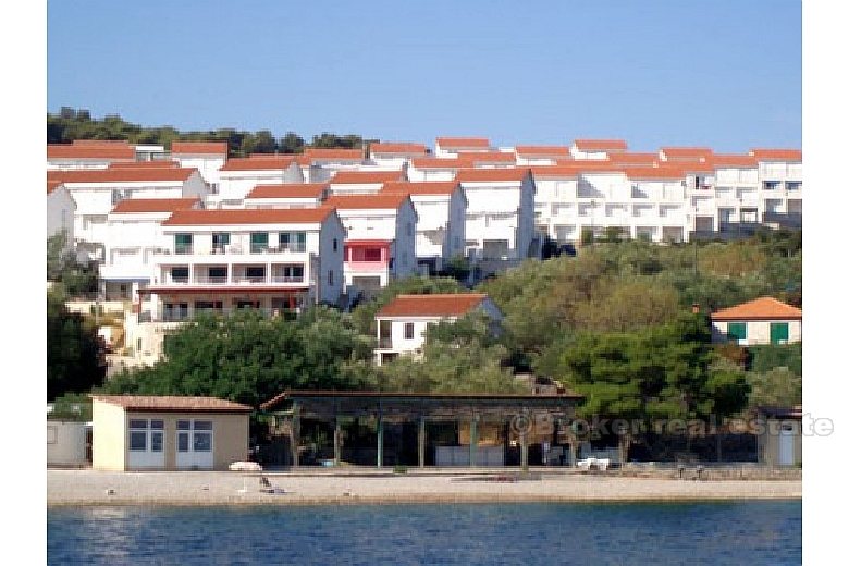 Appartamento con vista parziale sul mare, in vendita