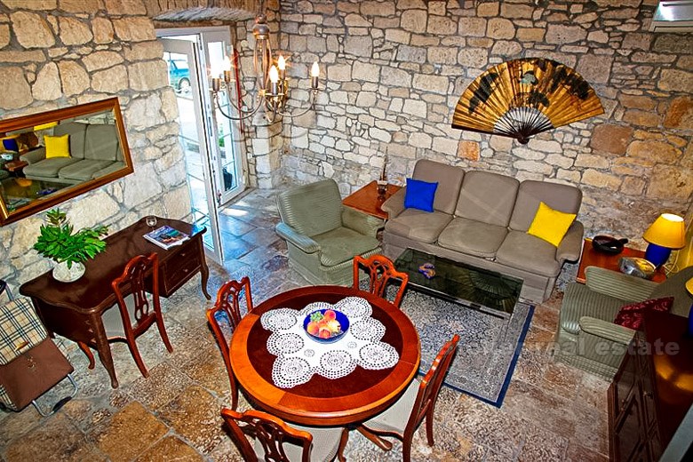 Beautiful renovated stone house in the center