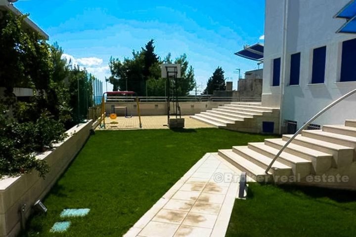 Villa with a swimming pool in the town of Split