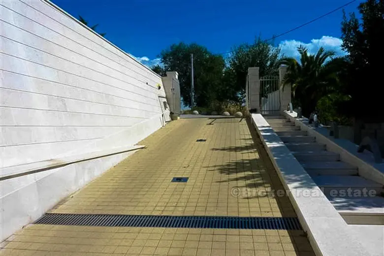 Vila s bazénem ve městě Split