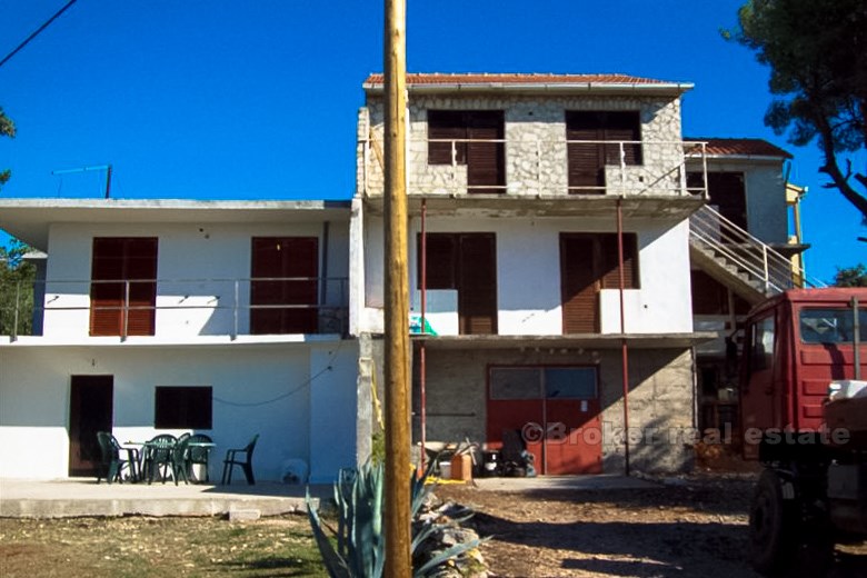 Semi-detached house, 6 bedrooms, for sale