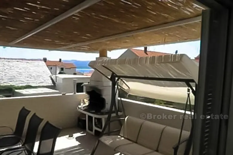 Nydelig leilighet i Bol, med terrasse og havutsikt