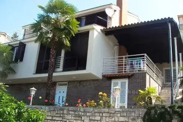 Family house on 2 stories, for sale