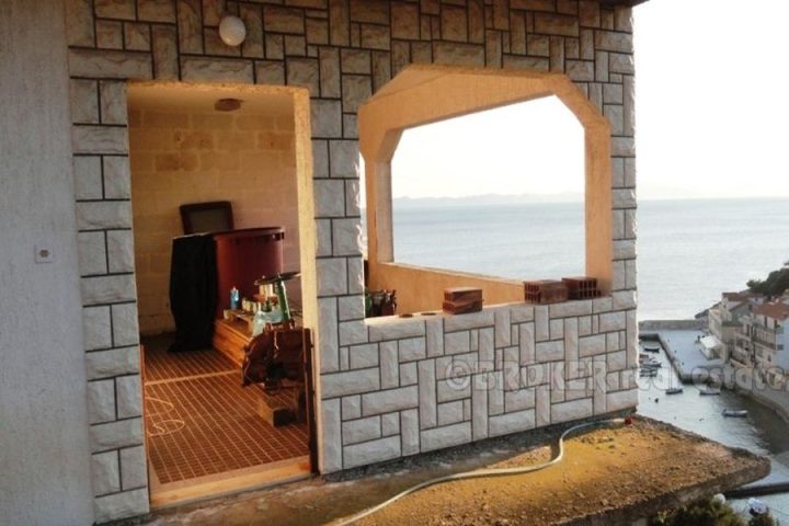 The apartment 100 meters from the sea, for sale