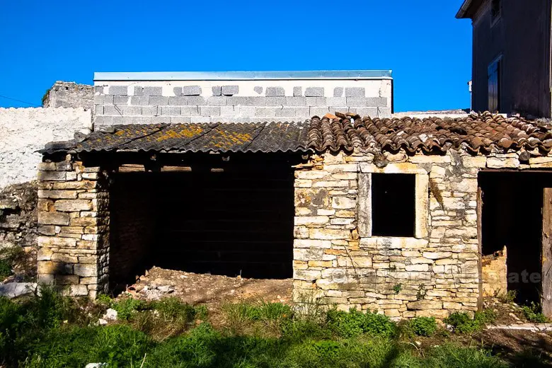 Autentična kamena kuća, na prodaju