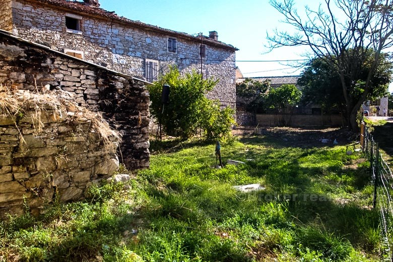 Authentic stone house, for sale