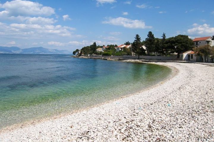 House on Brac first row to the sea