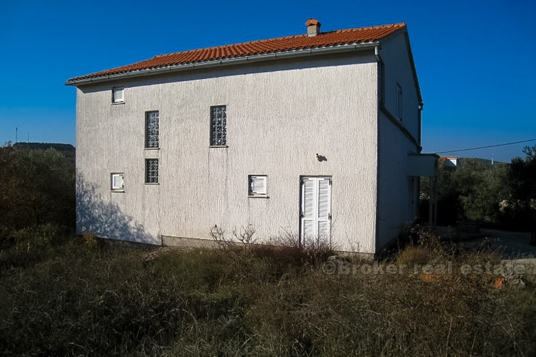 Mediterranean house with terrace, for sale