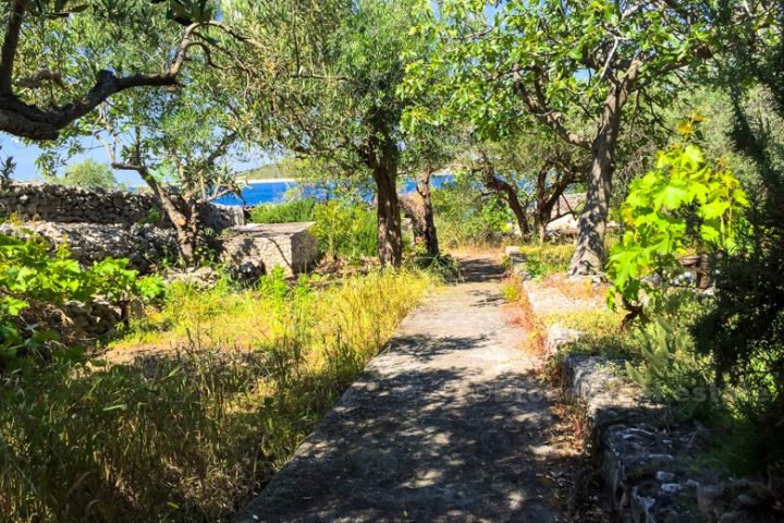 Beautiful small stone house, for sale