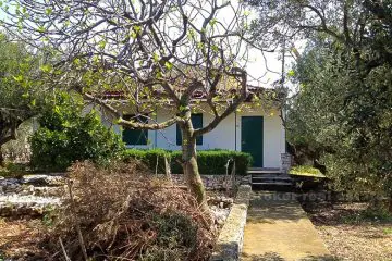 Beautiful small stone house, for sale