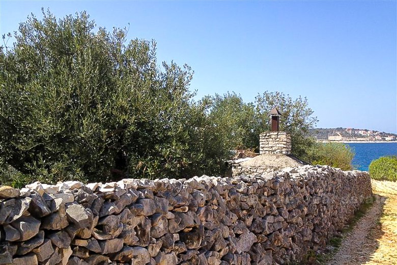 Beautiful small stone house, for sale