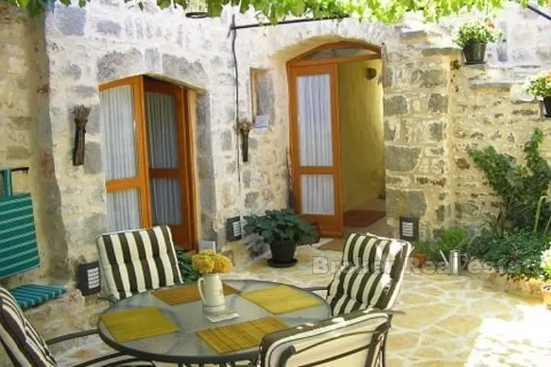 Tradicionalna dalmatinska kamena kuća