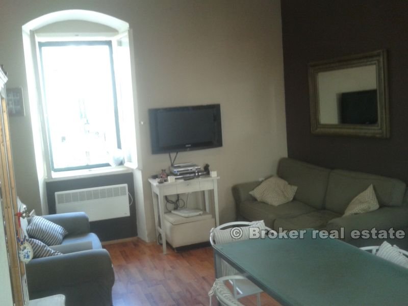 2 bedroom apartment in center of town, for sale
