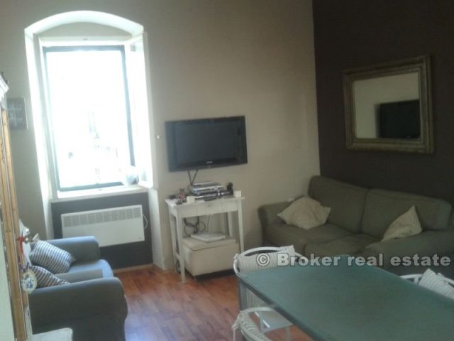 2 bedroom apartment in center of town, for sale
