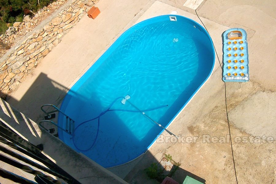 Casa indipendente con piscina, in vendita