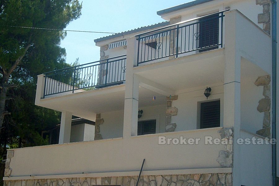 Detached house with swimming pool, for sale