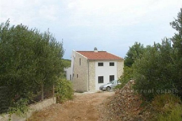 Holiday house with 2 apartments, for sale