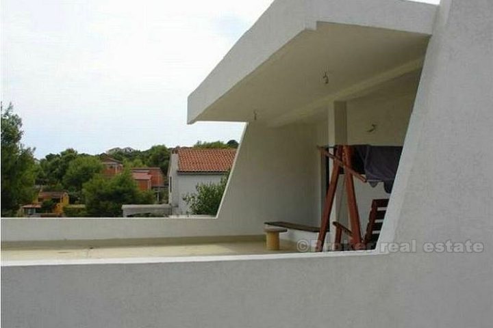 Holiday house with 2 apartments, for sale