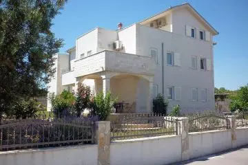 House with 5 apartments, for sale