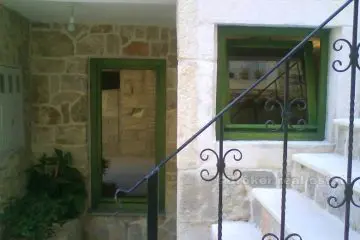 Stone house completely renovated, for sale