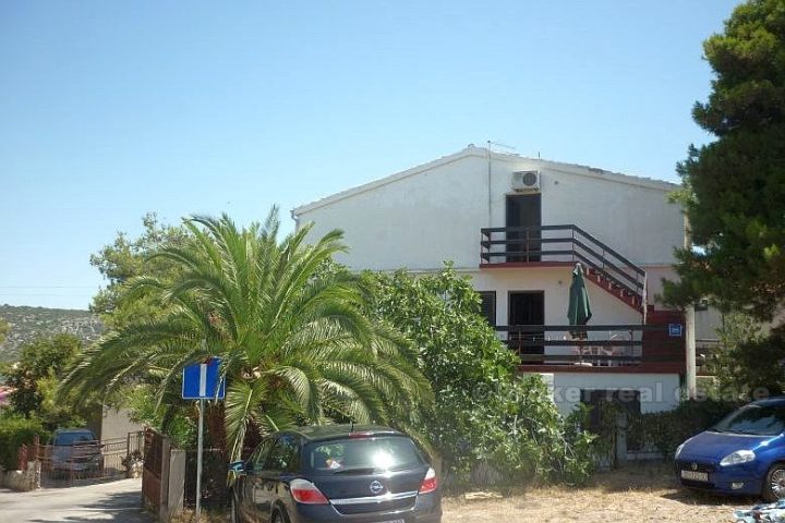 Apartment house, 100 meters from the beach