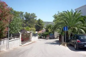 Apartment house, 100 meters from the beach