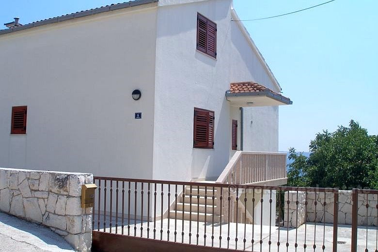 Detached house with garden, for sale