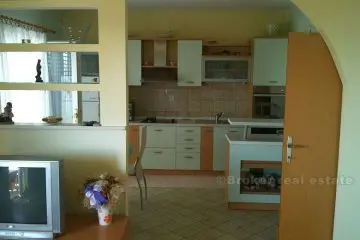 Apartment house with 3 floors, for sale