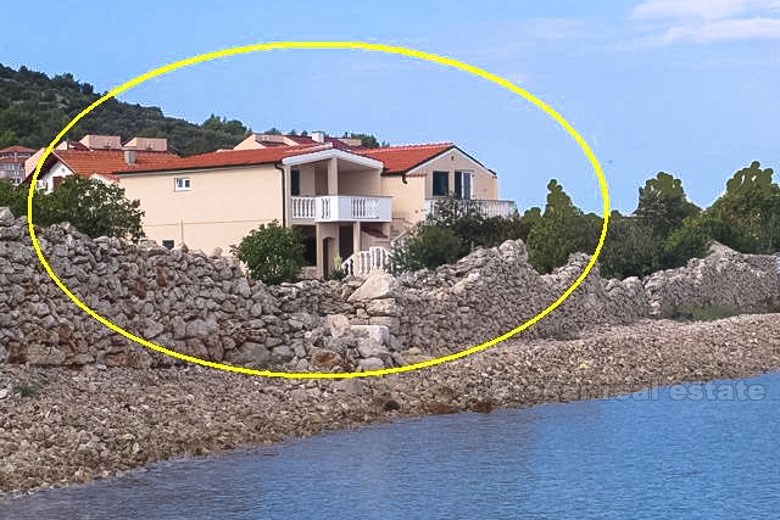 Semi-detached house in the first row to the sea