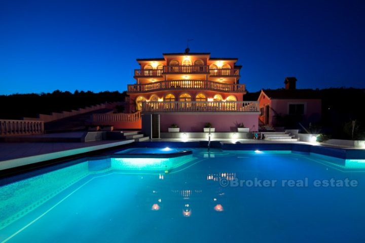 Luxury villa with sea view, for rent