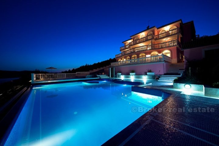 Luxury villa with sea view, for rent