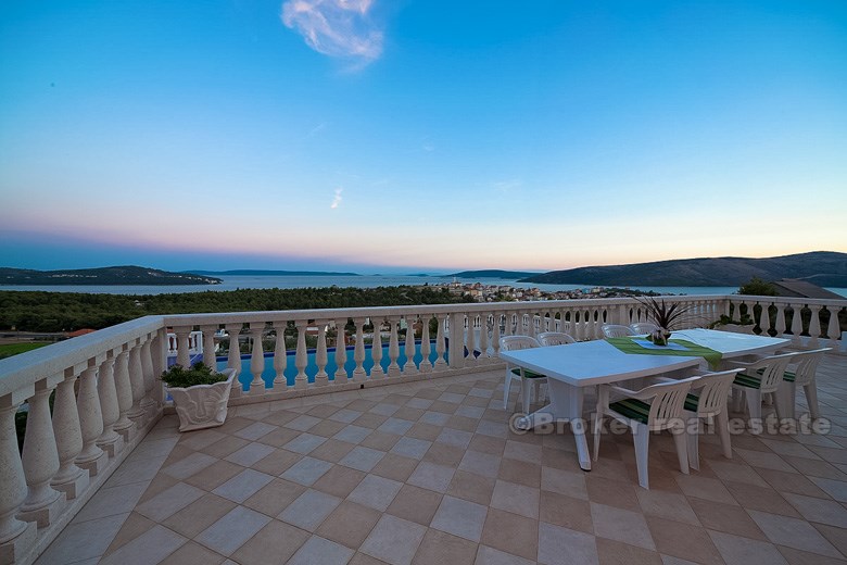 Villa de luxe avec vue sur la mer, à louer