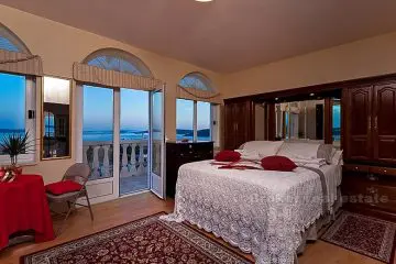 Luxury villa with sea view, for rent