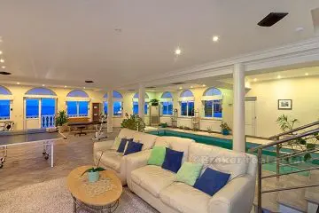 Luxury villa with sea view, for rent