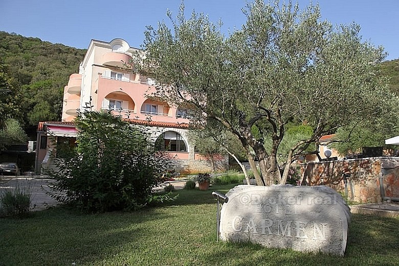 Luxury hotel in a peaceful bay, for sale