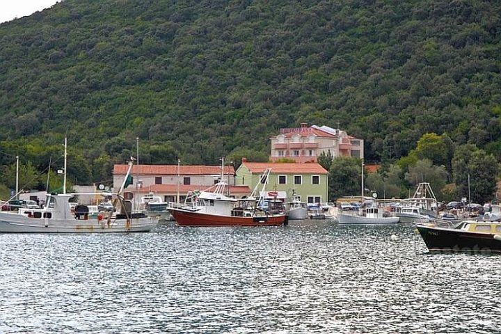 Luxury hotel in a peaceful bay, for sale