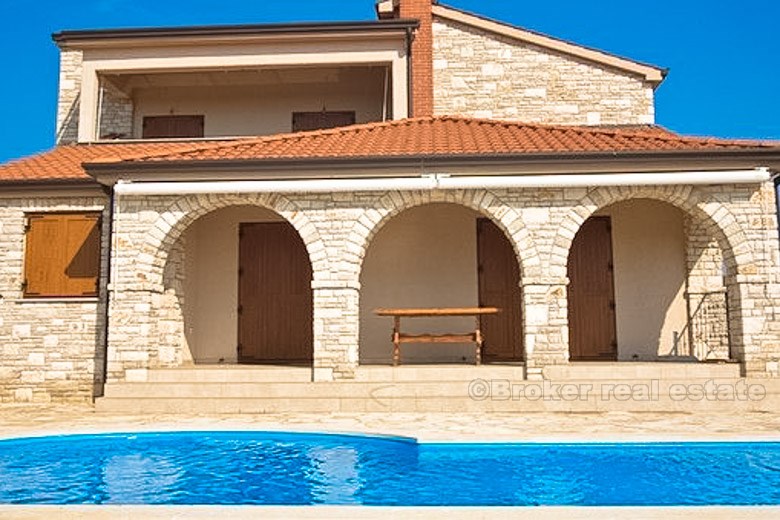 Ny villa med svømmebasseng, for salg