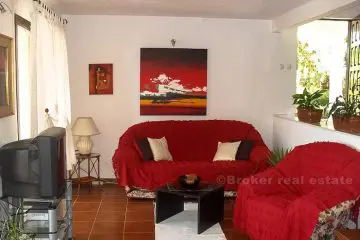 Luxury house 30 meters from the sea, for sale