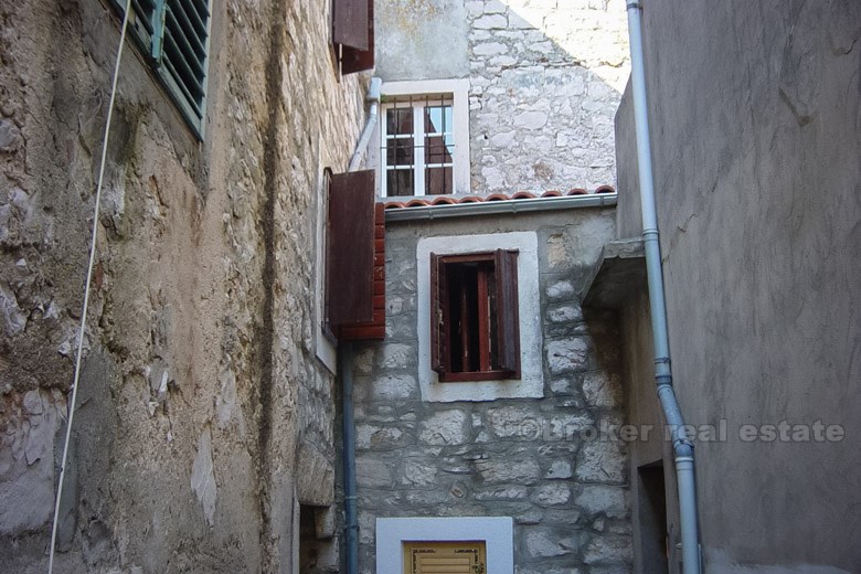 Renovovaný kamenný dům na 4 podlažích
