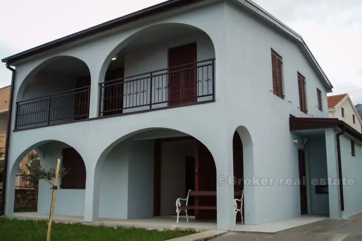 Detached holiday villa 200 m from the beach